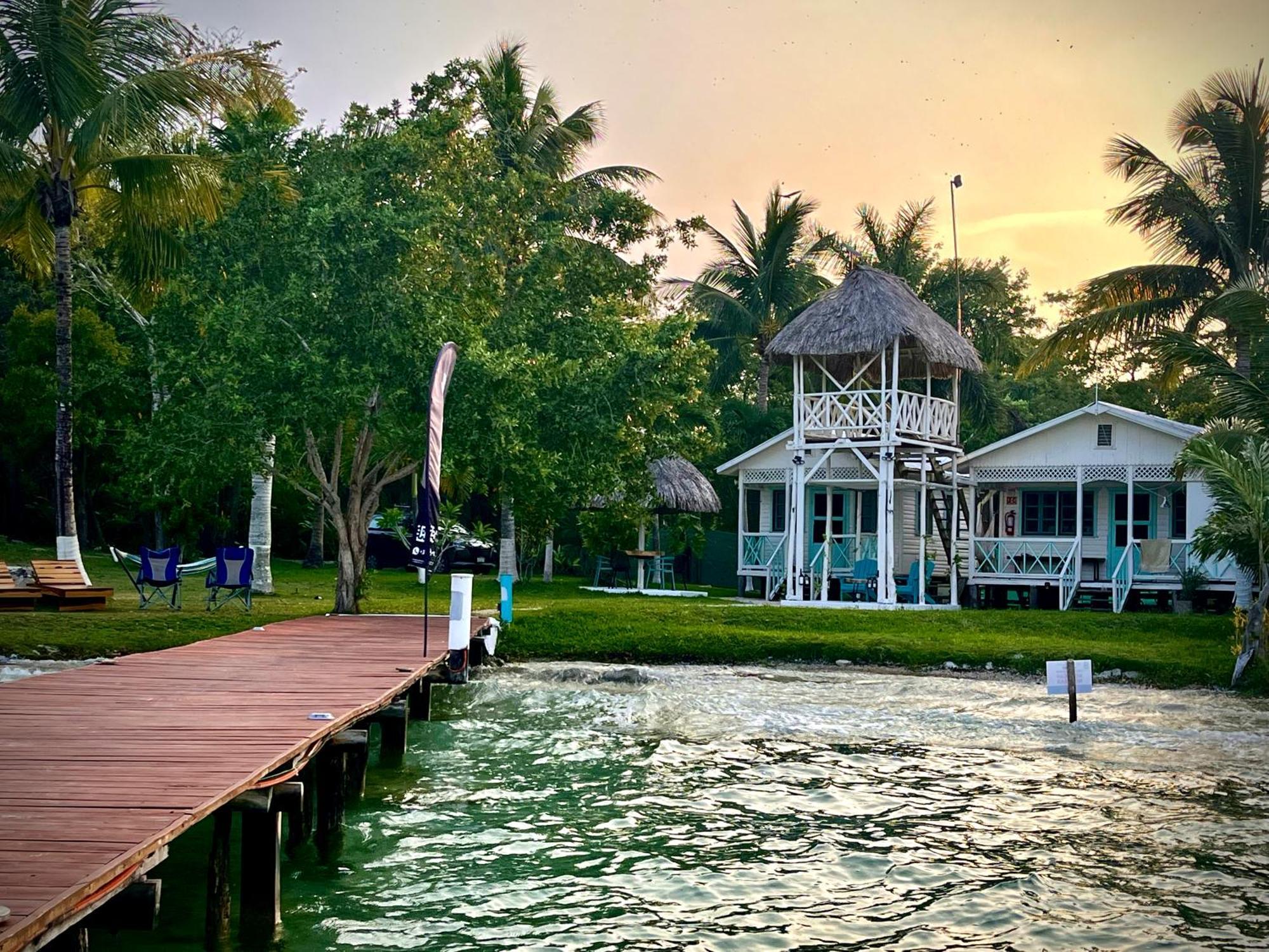 Hermosa Cabaña Caribeña en la Laguna de Bacalar Exterior foto