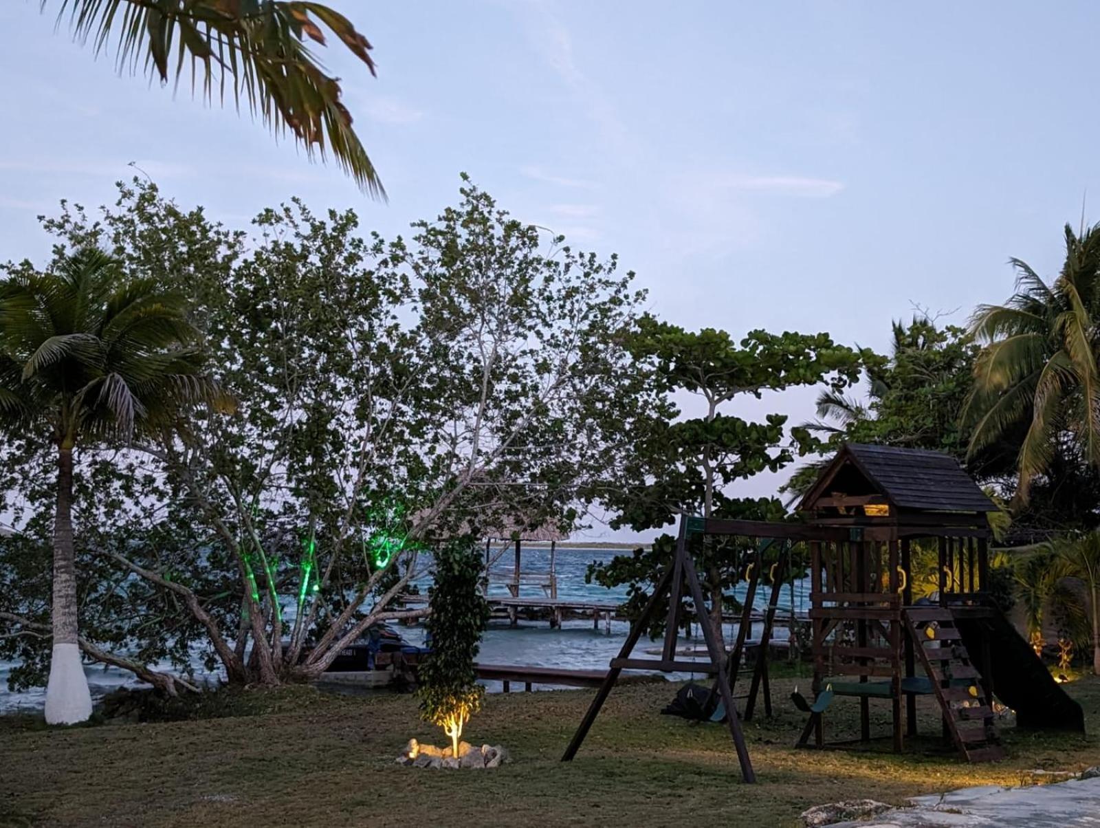 Hermosa Cabaña Caribeña en la Laguna de Bacalar Exterior foto
